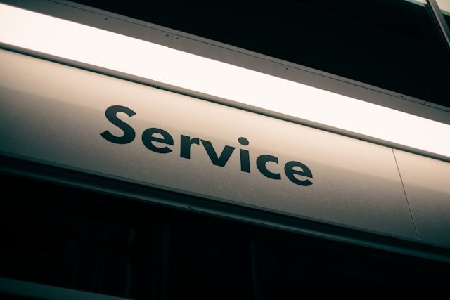 Persoonlijke laptop reparatie service Eindhoven / Photo by <a href="https://unsplash.com/@introspectivedsgn?utm_source=unsplash&utm_medium=referral&utm_content=creditCopyText">Erik Mclean</a> on <a href="https://unsplash.com/photos/white-and-black-samsung-signage-aielvGxZB0g?utm_source=unsplash&utm_medium=referral&utm_content=creditCopyText">Unsplash</a>